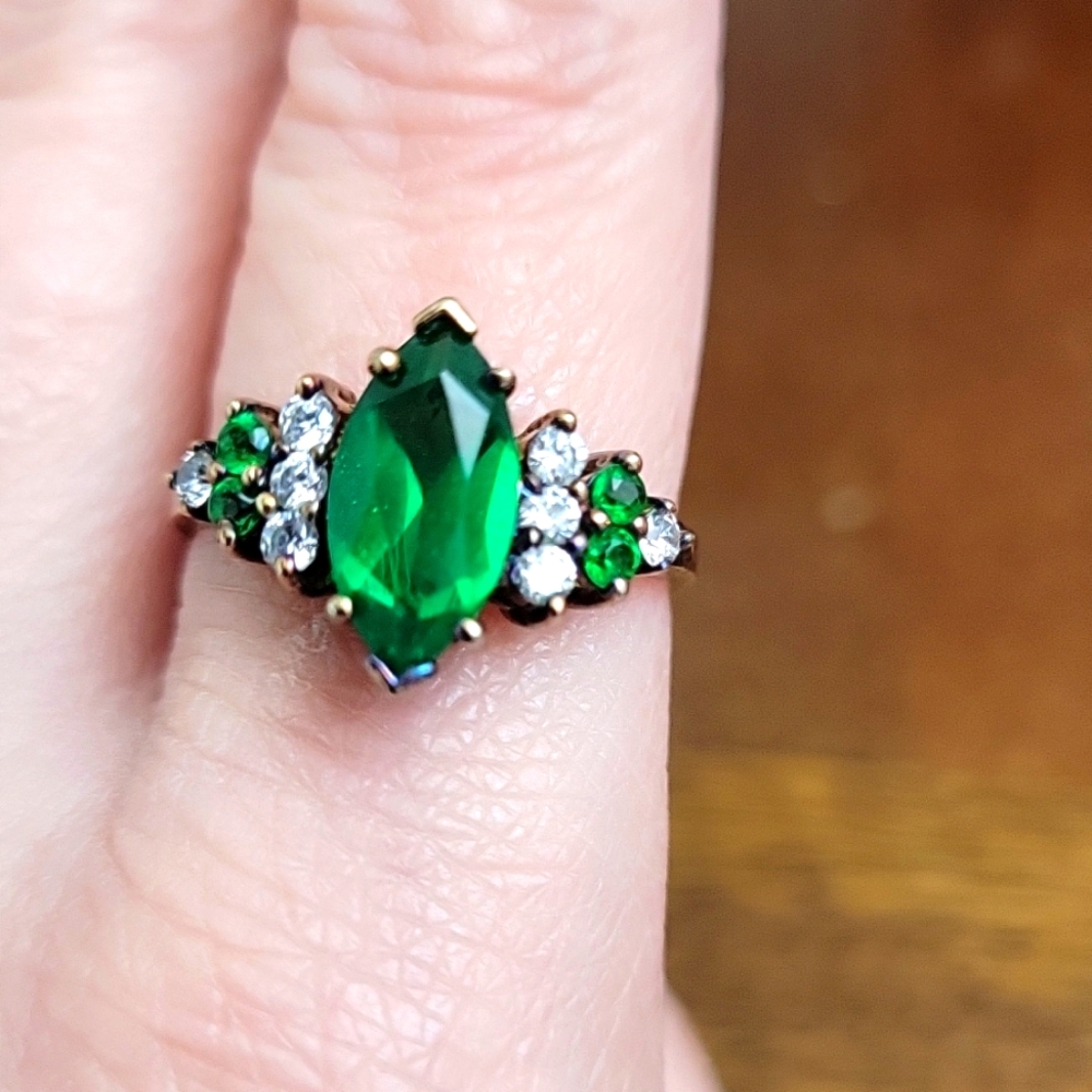 Emerald and diamond Ring